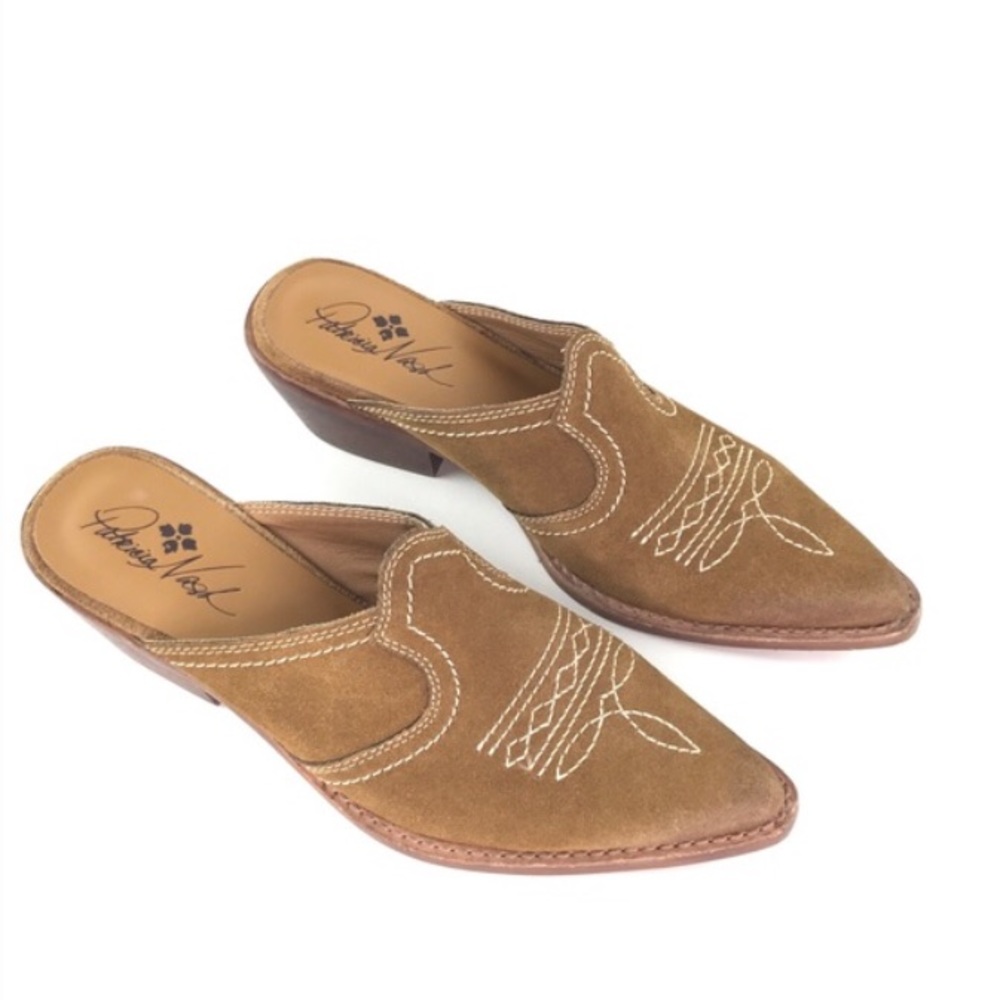 NWOT Patricia Nash Tan Battista Suede Mules